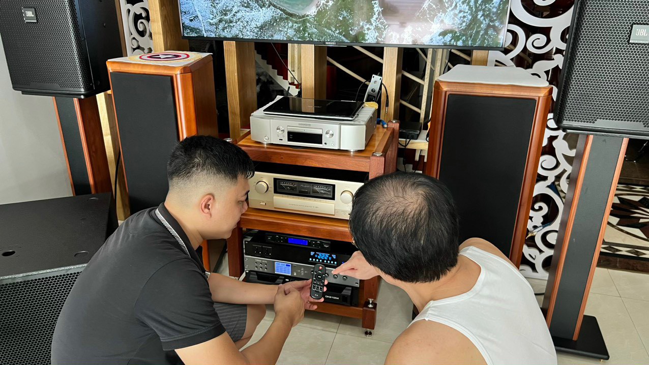 Khách hàng Nhân viên tư vấn rất tận tình, giúp tôi chọn được bộ dàn ưng ý đánh giá về sản phẩm Dàn Karaoke JBL TT308: KP6012+T10+V8Pro+DKS1004New+Delta115+P9Limited